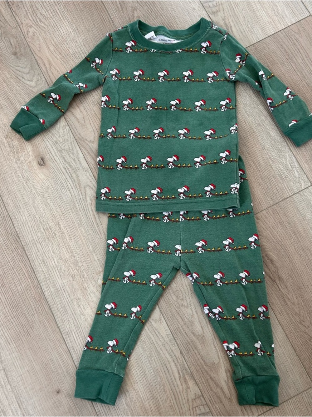 Janie & Jack Size 12-18. Green Holiday Snoopy Kids Pajama Set